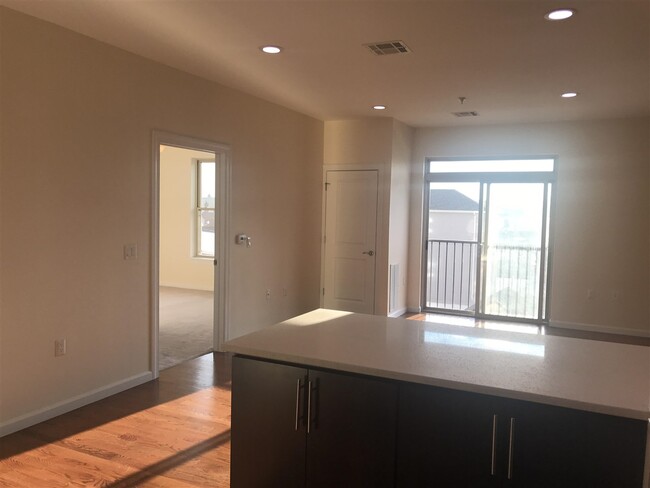 186 Broadway-Unit -301 in Bayonne, NJ - Building Photo - Building Photo