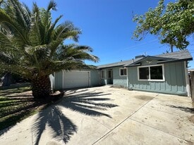649 W College Ave in Coalinga, CA - Building Photo