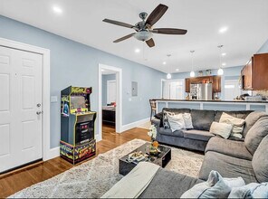 8 Duke St, Unit 1 in Lynn, MA - Building Photo - Building Photo