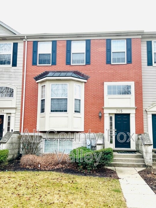 765 Thornbury Ct in Bartlett, IL - Building Photo