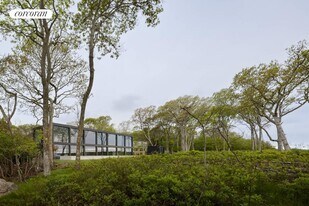 32 Hedges Banks Dr in East Hampton, NY - Building Photo