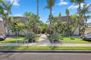 271 16th Pl in Costa Mesa, CA - Building Photo