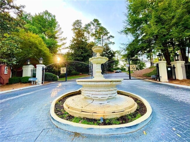 property at 3312 Pine Heights Dr NE