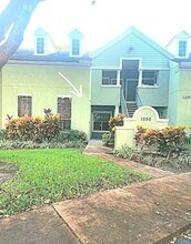 1050 Crystal Way, Unit C in Delray Beach, FL - Foto de edificio - Building Photo