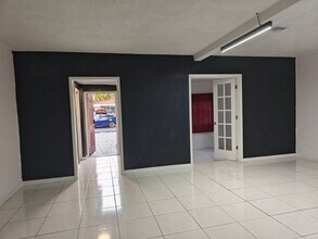 76 NE 170th St in North Miami Beach, FL - Building Photo - Building Photo