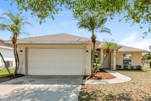 4923 23rd St E in Bradenton, FL - Building Photo