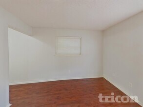 1916 Tracey Cir in Irving, TX - Foto de edificio - Building Photo