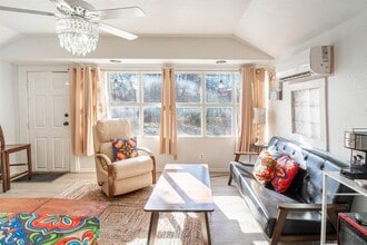 716 E Losoya St in Del Rio, TX - Foto de edificio - Building Photo