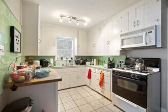 910 E 51st St in Austin, TX - Building Photo - Building Photo