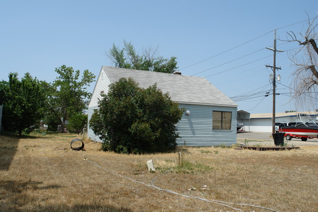 106 W 37th St in Garden City, ID - Foto de edificio - Building Photo