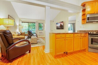 403 Deerpath W in Fontana-on-Geneva Lake, WI - Building Photo - Building Photo