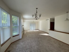 2519 Sandhutton Ave in Rockford, IL - Foto de edificio - Building Photo