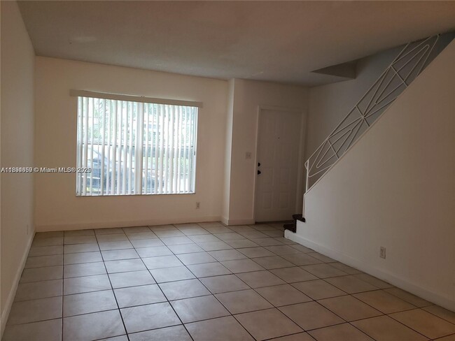 811 NW 46th Ave in Plantation, FL - Building Photo - Building Photo