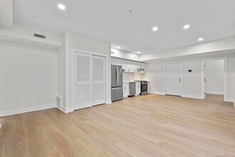 1546 Chapel St in New Haven, CT - Building Photo - Building Photo