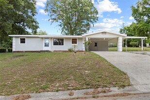 36124 E Spring Lake Blvd in Fruitland Park, FL - Building Photo
