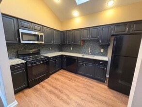 118 Greenville Ave in Jersey City, NJ - Building Photo - Building Photo