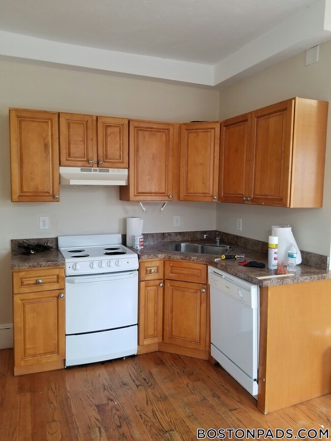 887 Huntington Ave in Boston, MA - Building Photo - Building Photo