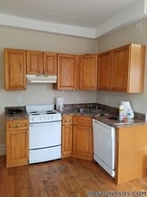 887 Huntington Ave in Boston, MA - Foto de edificio - Building Photo