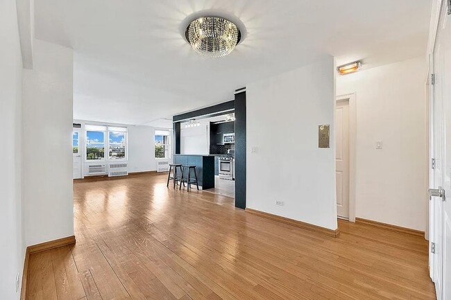 1625 Emmons Ave in Brooklyn, NY - Building Photo - Building Photo