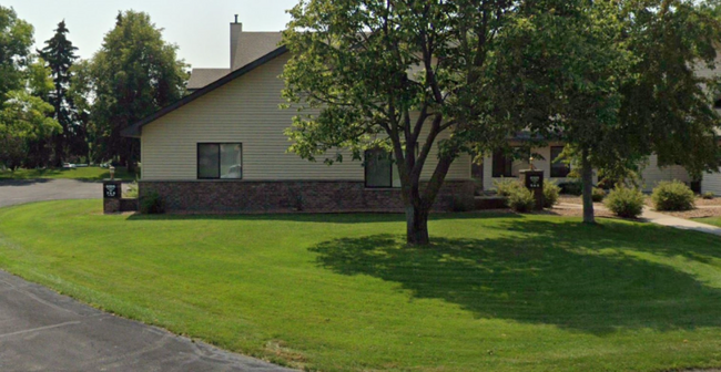 5325 Orleans Ln in Plymouth, MN - Foto de edificio - Building Photo