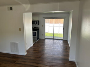 6820 Linville Dr in Barboursville, WV - Foto de edificio - Building Photo