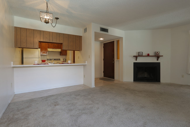 Villa Delano Apartment Homes in Tucson, AZ - Building Photo - Interior Photo