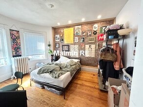 16 Victory Rd, Unit #1 in Boston, MA - Foto de edificio - Building Photo