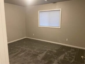 210 2nd St SE in Pelican Rapids, MN - Foto de edificio - Building Photo