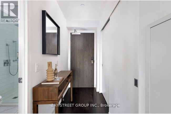 25 Richmond St E in Toronto, ON - Building Photo - Building Photo