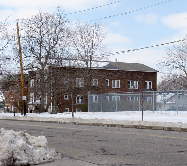 914 Copley Rd in Akron, OH - Foto de edificio - Building Photo