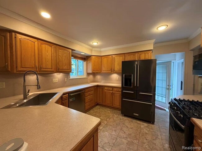 3245 Parker Dr in Royal Oak, MI - Building Photo - Building Photo
