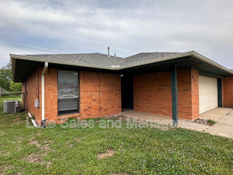 813 N Eagle Ln in Oklahoma City, OK - Building Photo