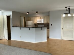 15 Forest Glen Cir, Unit 15-11 Forest Glen Circle in Middletown, CT - Building Photo - Building Photo