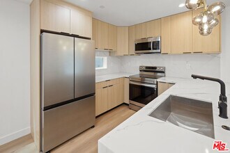 11004 Hortense St in Los Angeles, CA - Building Photo - Building Photo