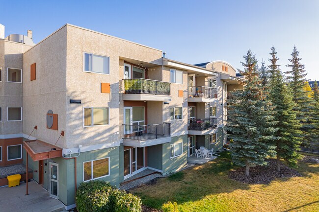 69 Springborough Crt SW in Calgary, AB - Building Photo - Building Photo