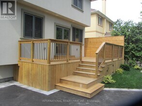 33 Cloverhill Rd in Toronto, ON - Building Photo - Building Photo