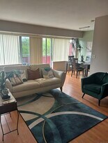 1310 Berlin Tpke in Wethersfield, CT - Building Photo