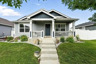 4319 Mariposa Ln in Evans, CO - Building Photo