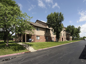 Carriage Park in West Des Moines, IA - Foto de edificio - Building Photo