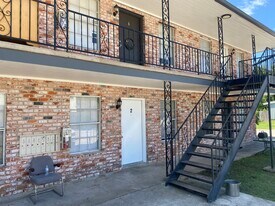 3105 Carlisle St in La Porte, TX - Building Photo