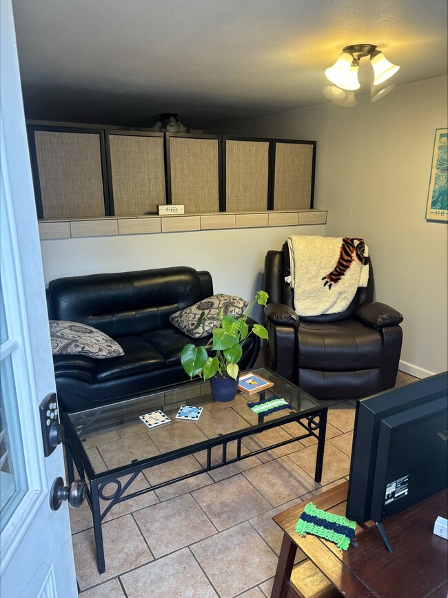 1409 N 40th St, Unit B in Seattle, WA - Foto de edificio - Building Photo