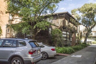 2618 Hillegass Ave in Berkeley, CA - Building Photo - Building Photo