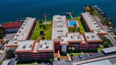 19701 Gulf Blvd in Indian Shores, FL - Building Photo - Building Photo