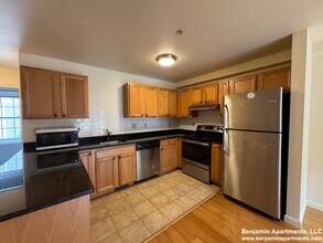 34 Raymond St, Unit 34A in Boston, MA - Building Photo - Building Photo