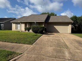 18023 Garden Manor Dr in Houston, TX - Building Photo