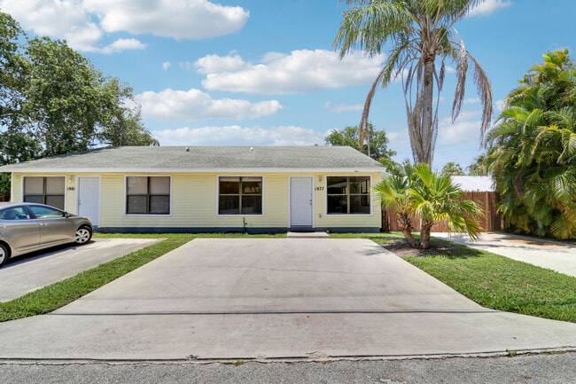 1977 Holman Dr in North Palm Beach, FL - Building Photo - Building Photo