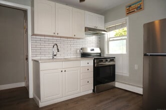 35 Cove Ave in Norwalk, CT - Foto de edificio - Building Photo