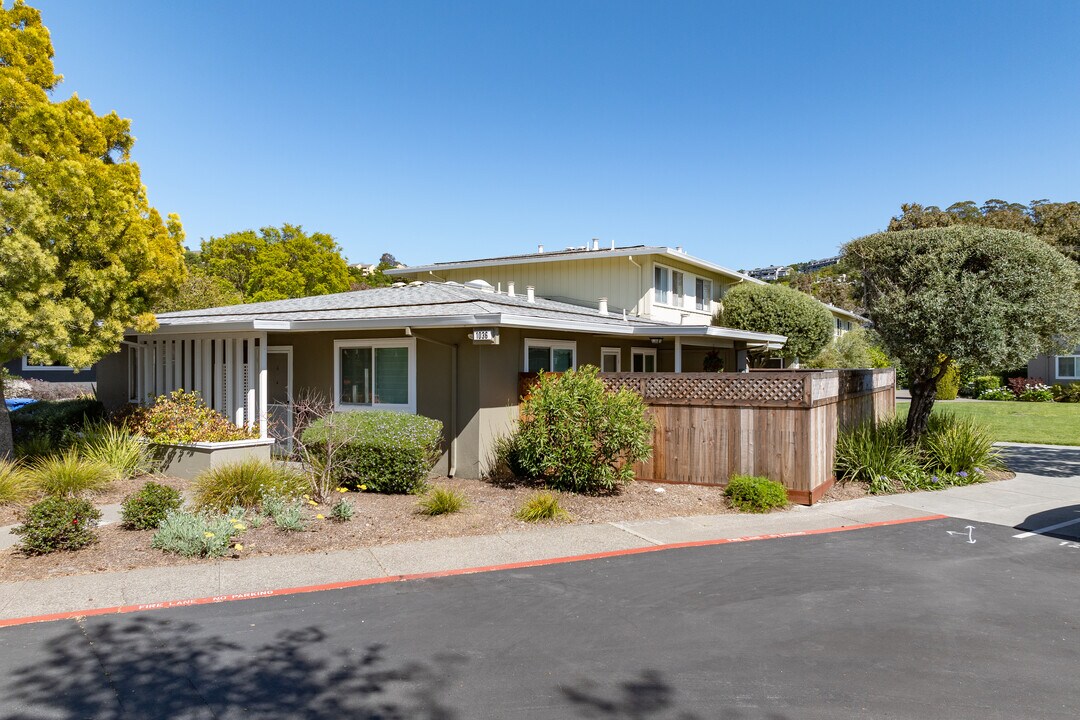 San Rafael Manor in San Rafael, CA - Building Photo