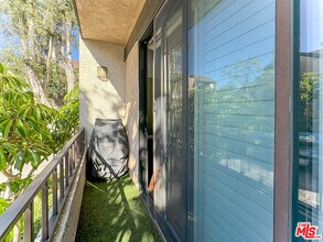 8701 Falmouth Ave in Los Angeles, CA - Building Photo - Building Photo