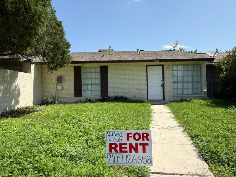 7239 Glen Bay Dr in San Antonio, TX - Building Photo